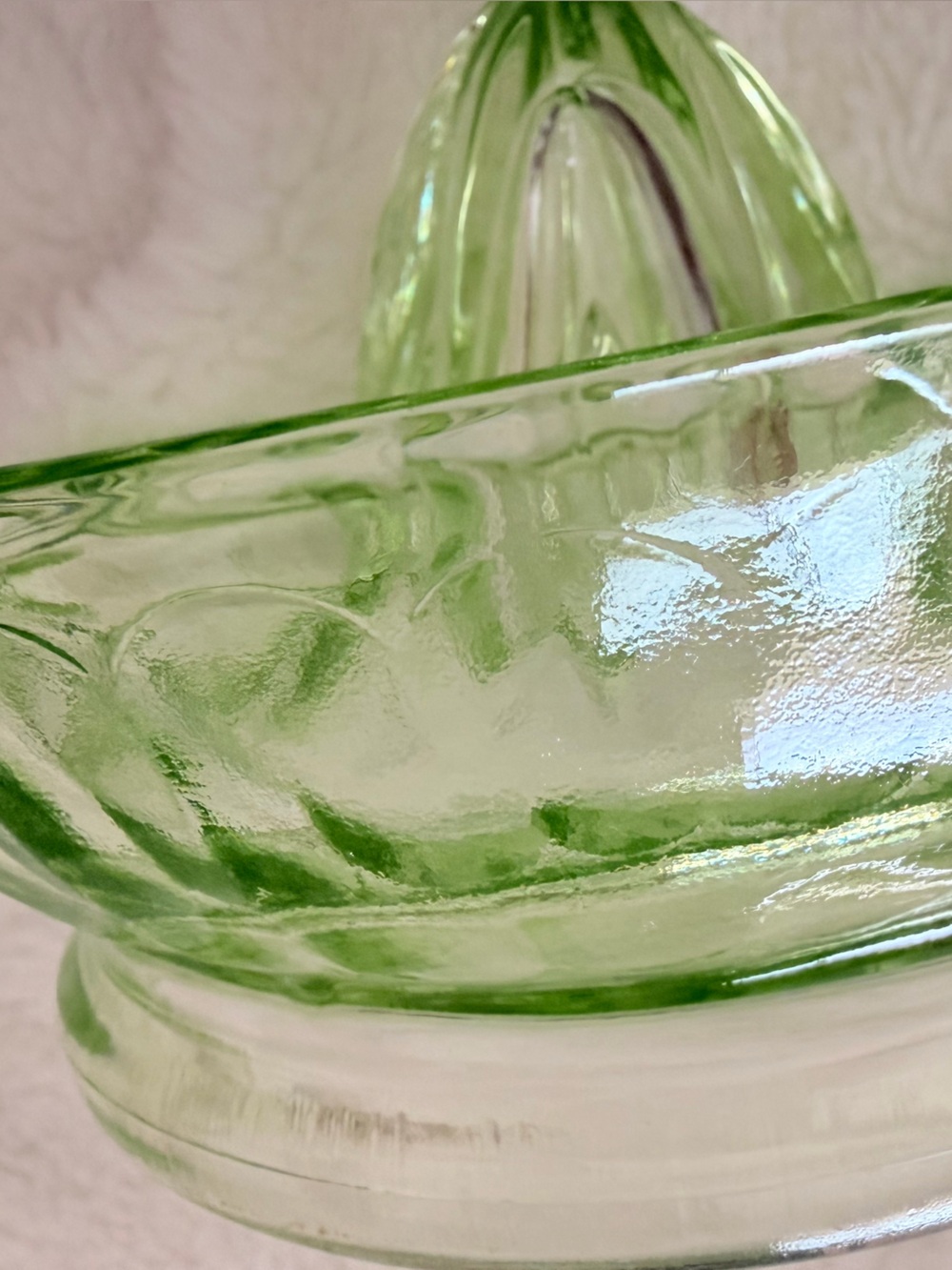 Vintage Green Uranium Glass Citrus Reamer Juicer - Depression Glass - Picture 9 of 14